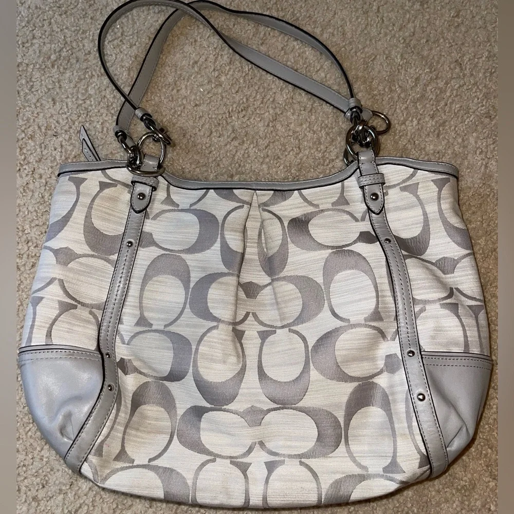 COACH VINTAGE ALEXANDRA CANVAS /LEATHER SHOULDER BAG.          B-157 - Picture 3 of 14